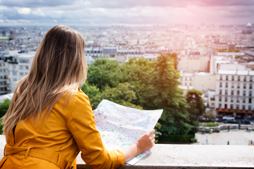 Solo-travel_girl_map