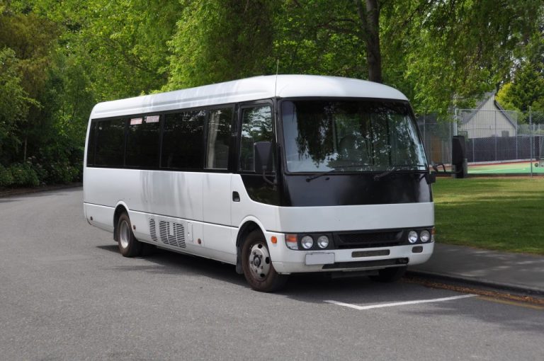 Looking for best minibus rental services at your place